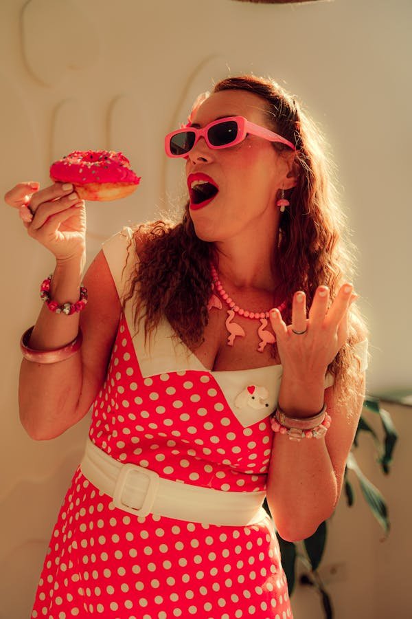 Accessoires pin'up femme : i-conseils pour un look rock et girl power